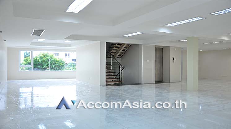 7  Office Space For Sale in Silom ,Bangkok BTS Sala Daeng AA13147